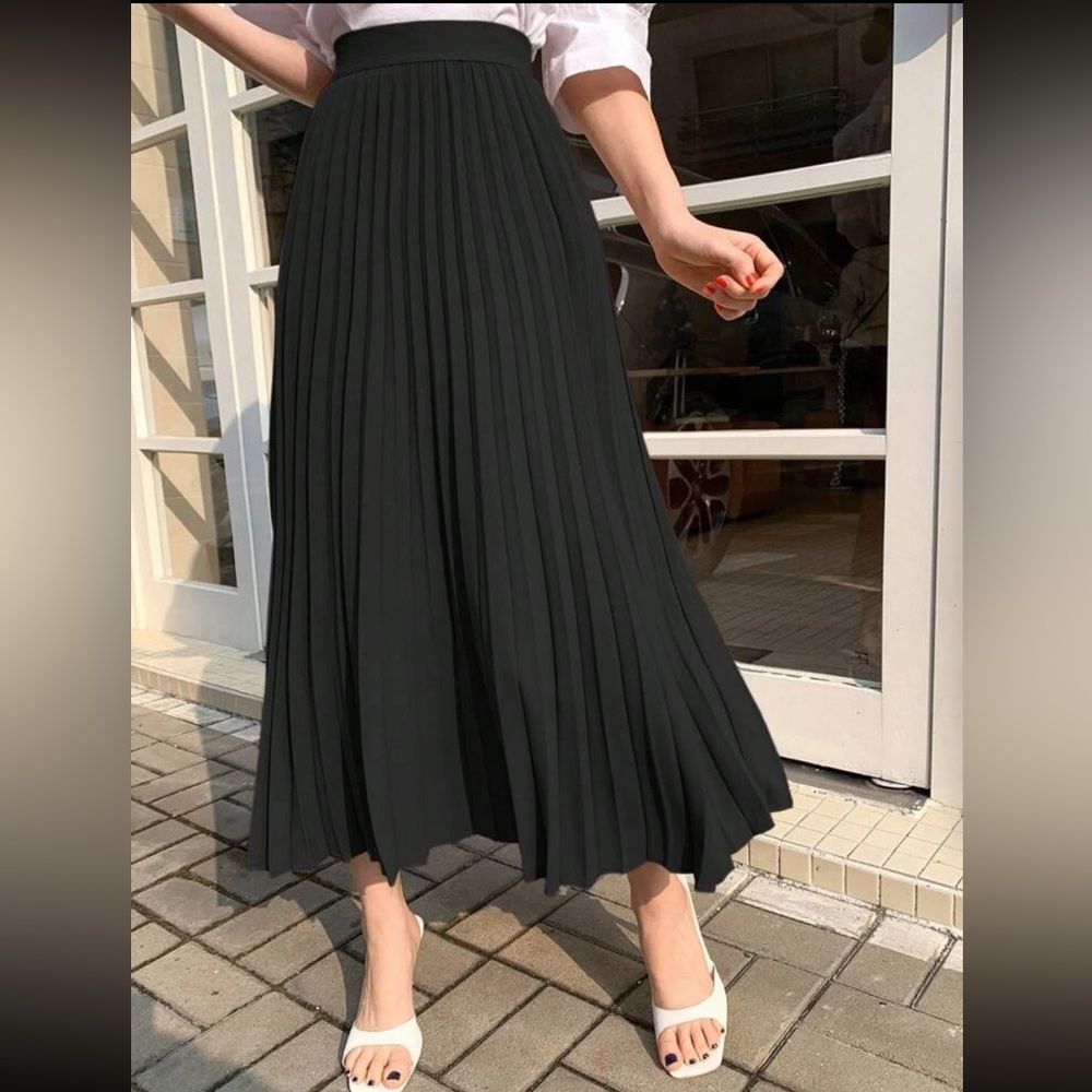 Luxe black pleated skirt - Picture 3 of 16